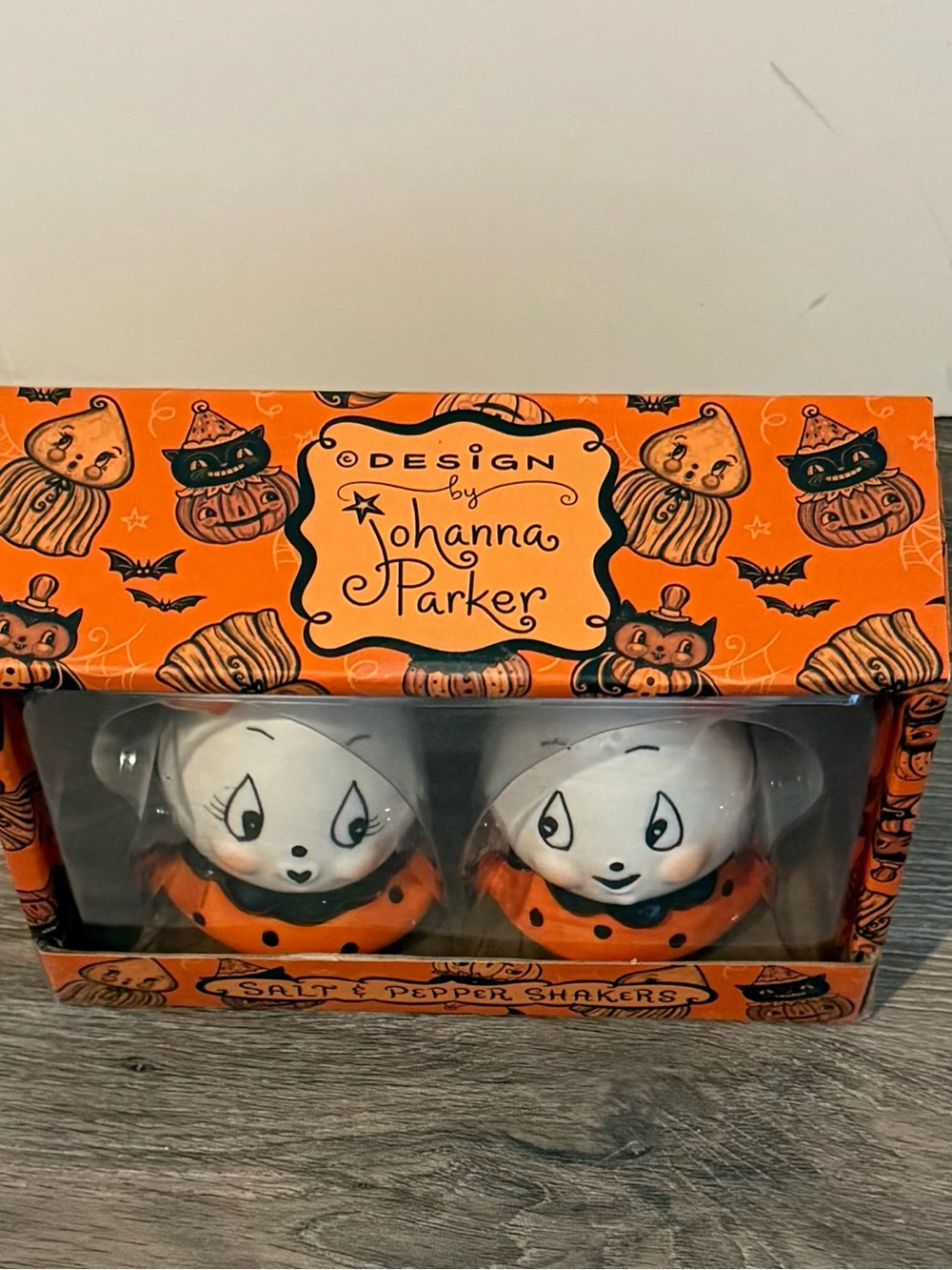 VIRAL!! Adorable 2026 Johanna Parker Ghosts Salt and Pepper Shakers Set- NWT - Picture 3 of 4